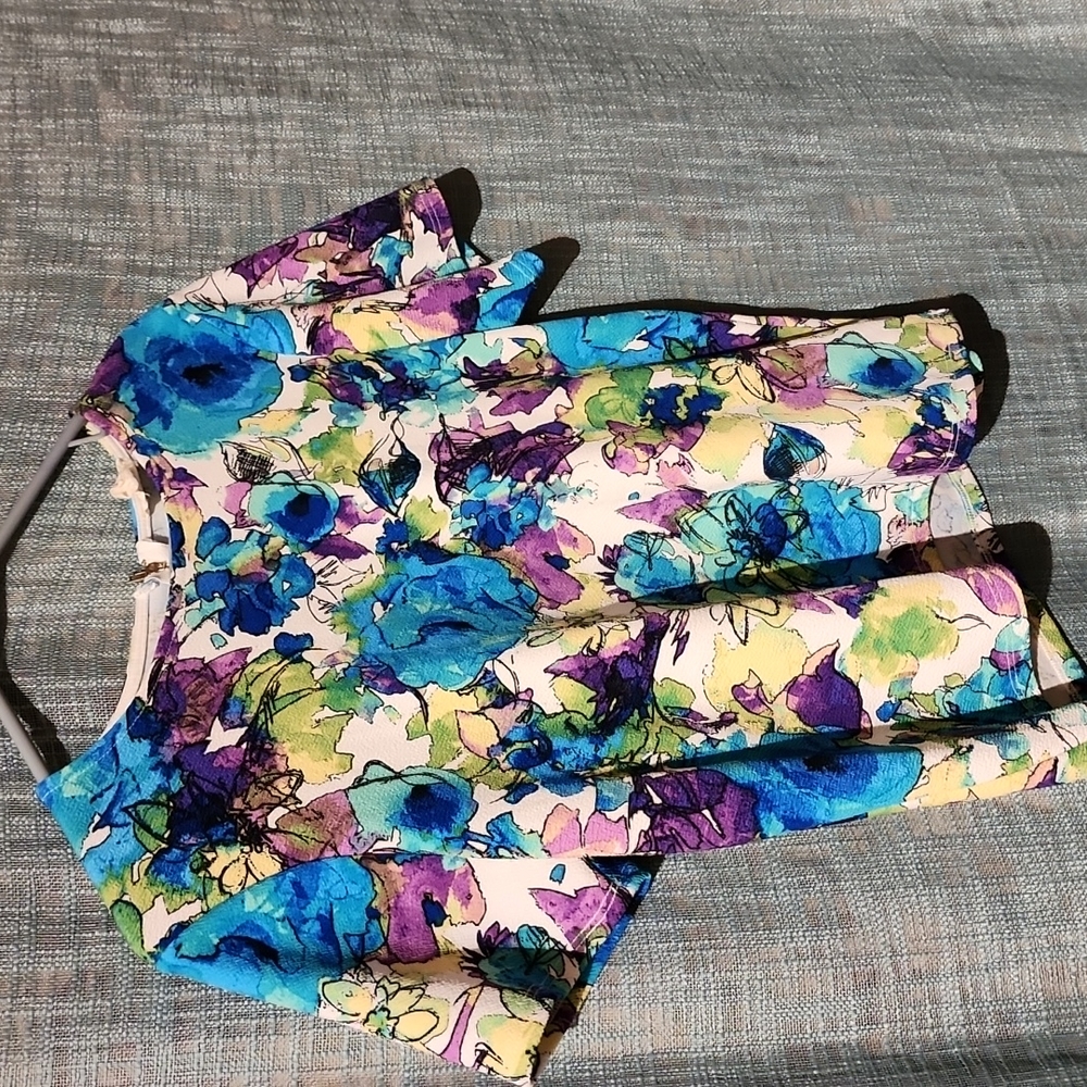 Floral blouse - Picture 2 of 3